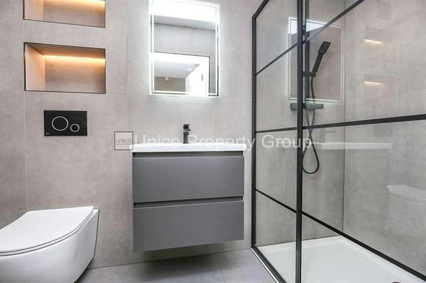 High Road, London, E18 - Photo 1