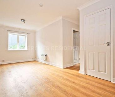 St Georges Court, Crawley, RH10 - Photo 1