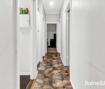 Appealing 3 Bedroom Family Home. - Photo 6