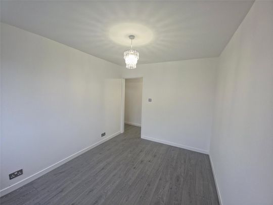 Magnolia Way, Epsom, Surrey, KT19 9LT - Photo 1