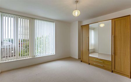 Two bedroom apartment with parking close to train station - Photo 5
