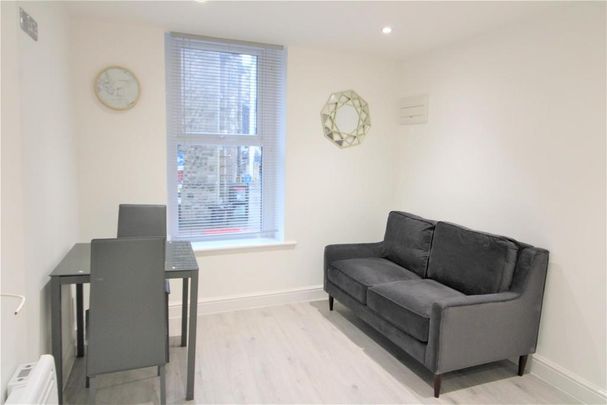 1 bedroom private hall to rent - Photo 1