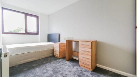 4 bedroom terraced house to rent - Photo 3