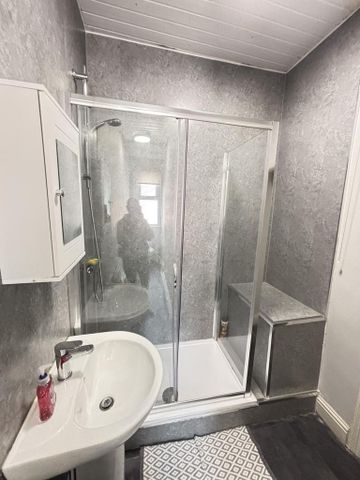 5 bedroom house to rent - Photo 2