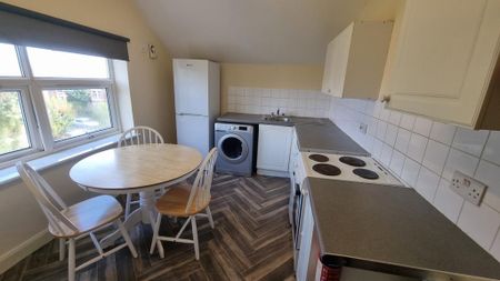 2 bedroom flat to rent - Photo 4