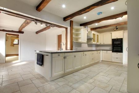 4 bedroom detached bungalow to rent - Photo 4