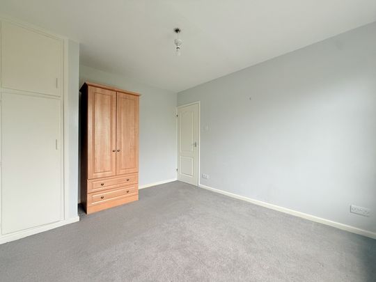 Oak Glade, York - Photo 1