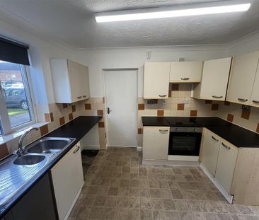 Thompson Close - Photo 2