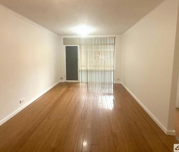 Well Maintained 2 Bedroom Unit! - Photo 1