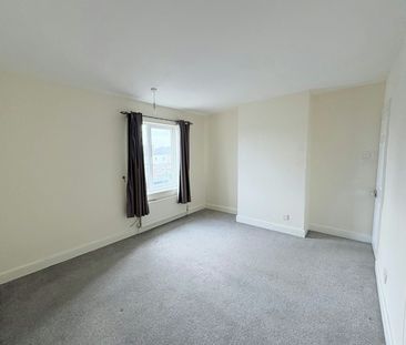 Terraced House to rent on - Photo 4
