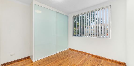 Modern Two Bedroom Apartment - Photo 2