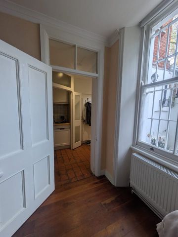 1 Bed Flat, Nevern Square, SW5 - Photo 2