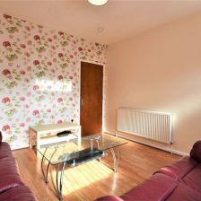 5 bedroom House in Burley Lodge Road, Leeds - Photo 1