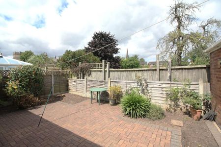 2 bedroom semi-detached bungalow to rent - Photo 5