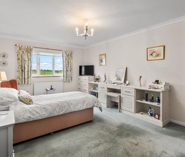 4 bedroom detached house to rent - Photo 5