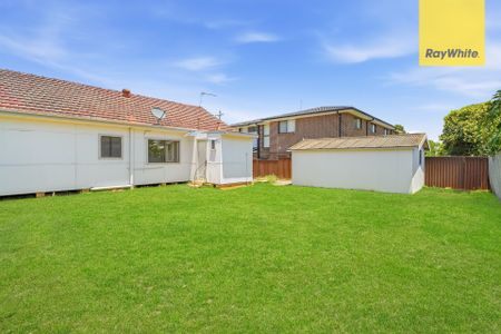 RENOVATED FAMILY HOME ON LARGE BLOCK!!! - Photo 3