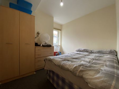 Gold Street, Adamsdown - Photo 3