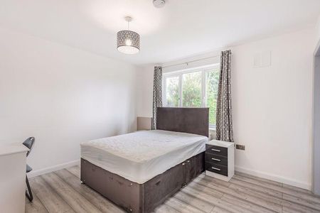 5 bedroom semi-detached house to rent - Photo 3