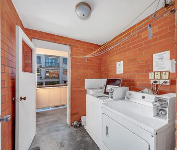 Bright One-Bedroom Apartment in the Heart of Richmond - Photo 5