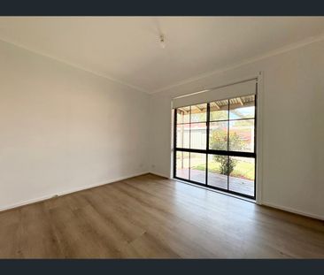 5 Chinnock Court, Craigieburn, Vic 3064 - Photo 5
