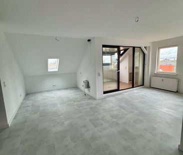 Geschmackvolle 2-Zimmer-DG-Wohnung mit Wintergarten & Galerie - Photo 1