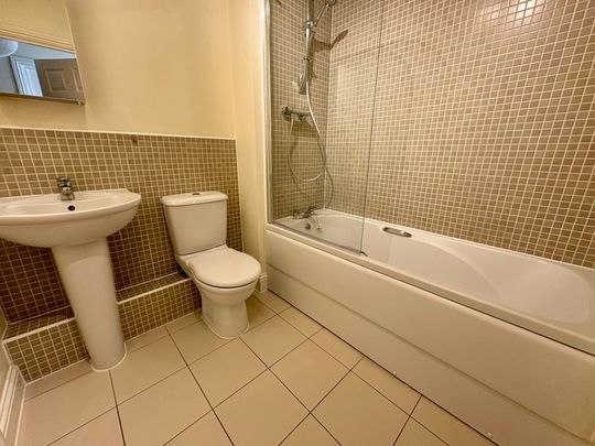 Flat to rent on - Photo 1