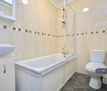 3 bedroom maisonette to rent - Photo 5