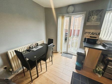 Rhos Y Dderwen, Highfields, Blackwood - Photo 2