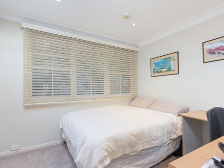 Renovated townhouse in exclusive resort style complex - Photo 5