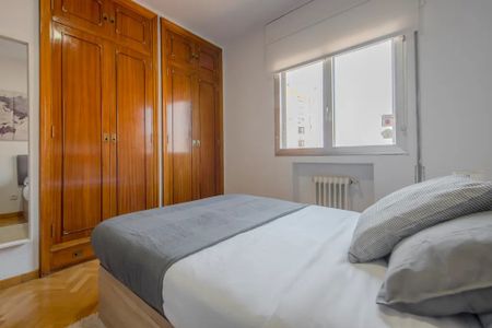 Calle de Juan Esplandiú, Madrid, Community of Madrid 28007 - Photo 3