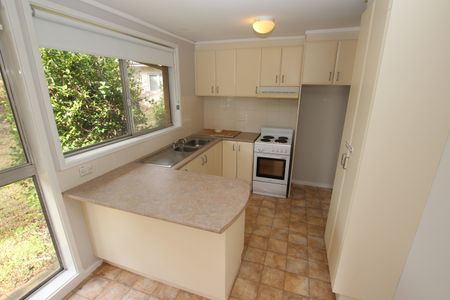 Aranda Home - Sought after location - 6 month lease only - Photo 3