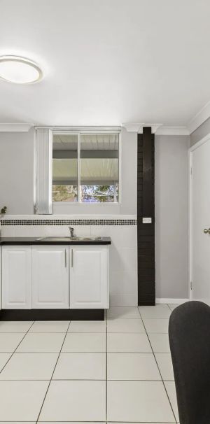 One Bedroom Unit - Utilities included - Photo 1