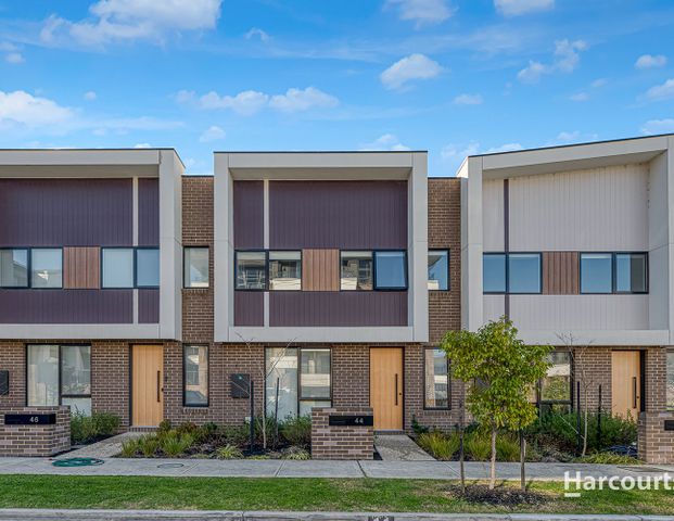 Modern and Stylish 3 Bedroom Home - Fully Furnished - Photo 1