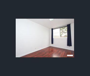 Convenient Ground-Floor Two-Bedroom Apartment - Photo 4