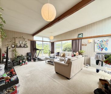 2 Bedroom House in Lower Hutt - Photo 2