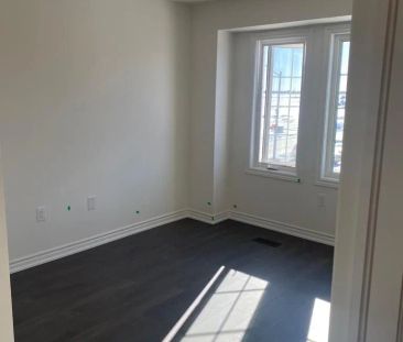 Condo Townhouse For Lease | S9044256 - Photo 2