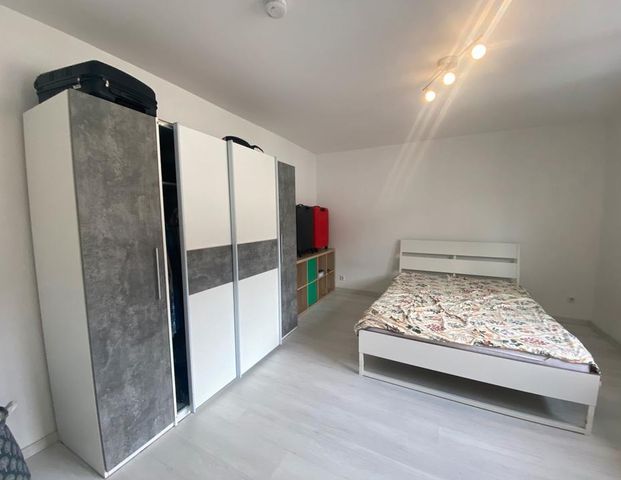 Großes möbliertes ZIMMER, ZENTRAL in WdS ab 01.01.26 / 01.02.26 - Photo 1