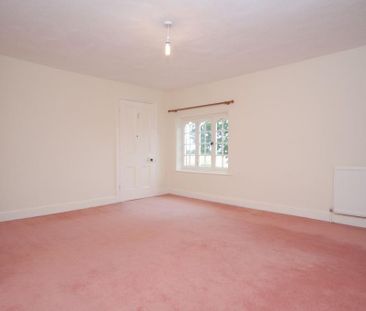 4 bedroom detached house to rent - Photo 6