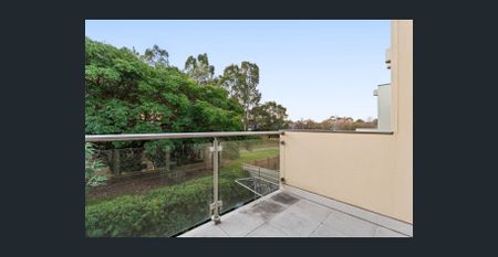 Modern Lakeside Living – Walk to Shops, Schools & the Lake! - Photo 5