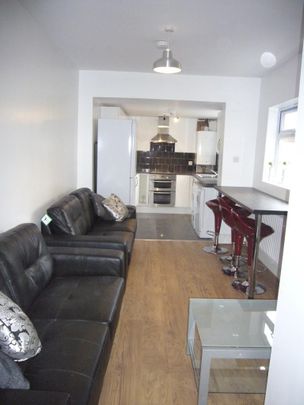 5 bedroom terraced house to rent - Photo 1