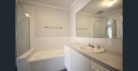 Two Bedroom Townhouse in Maroochydore! - Photo 5