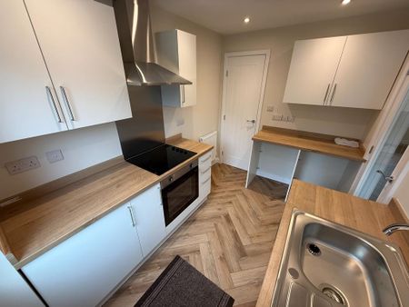3 bedroom semi-detached house to rent - Photo 5
