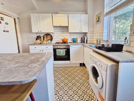 2 bedroom semi-detached house to rent - Photo 4