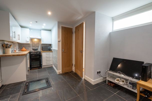 Orange Row - Photo 1