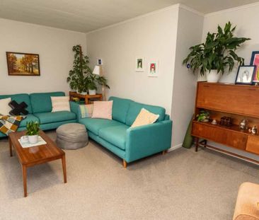 Beautifully presented two-bedroom home - Photo 3
