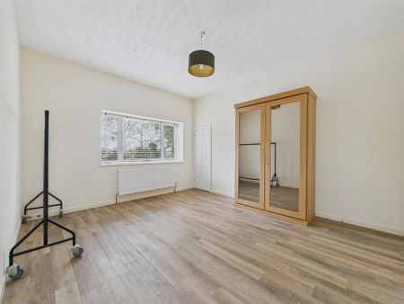 4 bedroom detached bungalow to rent - Photo 2