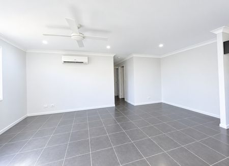 Charming 3 Bedroom Duplex in Morayfield! - Photo 4