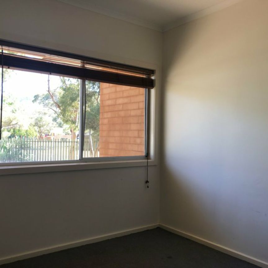 4 Bedroom, 2 Bathroom House in Larapinta with Outdoor Entertaining - Photo 1