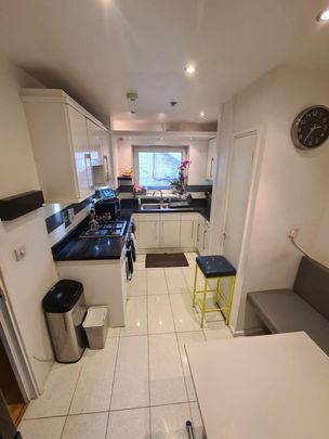 3 Bed Flat, Bartholomew Street, SE1 - Photo 1