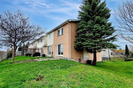 For Lease - 109 William Curtis Circle, Newmarket, Ontario - Photo 2